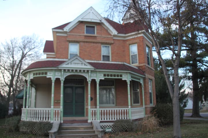 Entire Home, Sleeps 12 Near Gustavus & Downtown