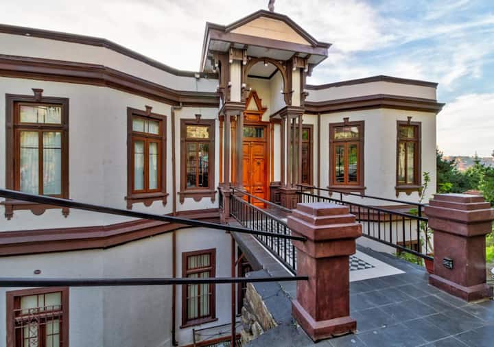 CASA PUENTE, Art&Wine, Hotel Boutique Premium. Valparaíso, Chile