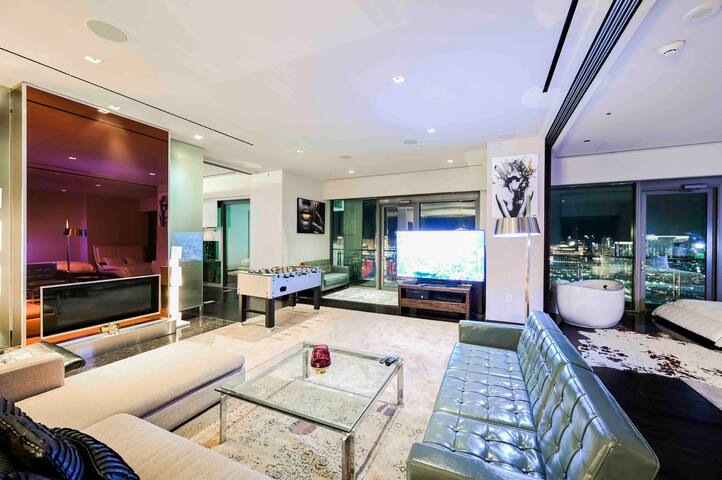 56 Luxurious Palms Place Penthouse gallery image 5