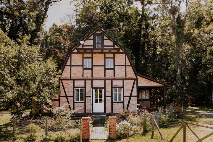 Entire home with Studio bedrooms in Joinville - Refúgio alemão: Casa com Hidromassagem e Lareira