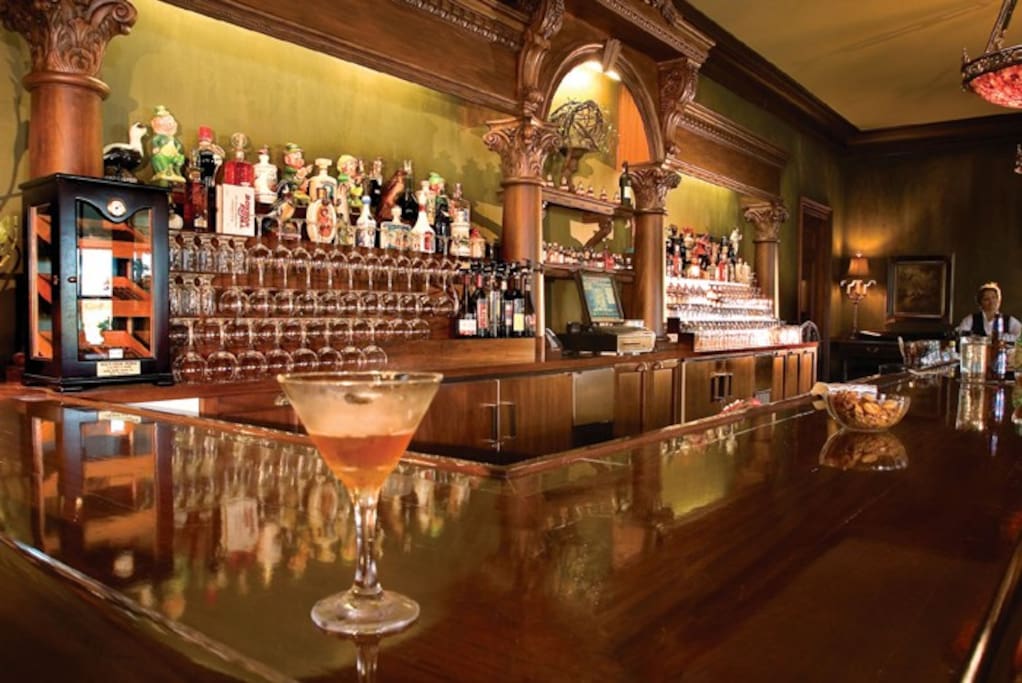 Bar in Lobby
