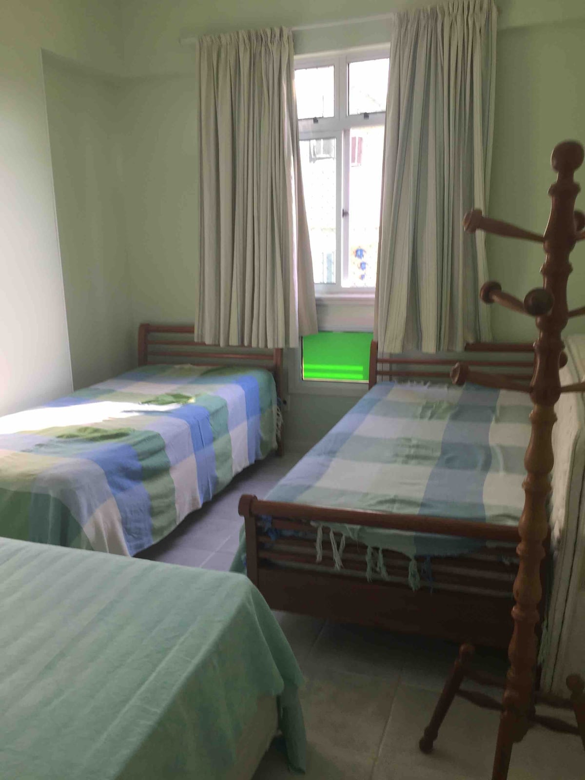 3 מיטות יחיד