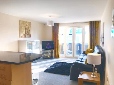 All Yours! Fantastic! 2 bedroom apartment.