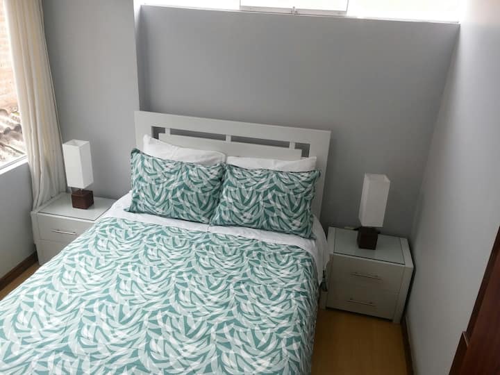 Брачен кревет (широк 150-179 см).