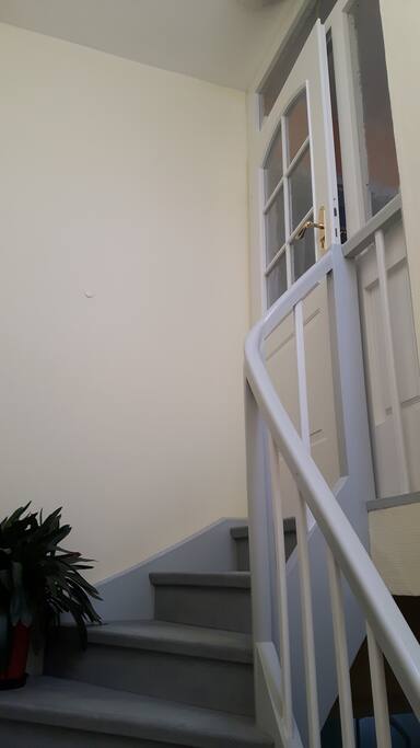 Eingangstür zur Dachgeschosswohnung