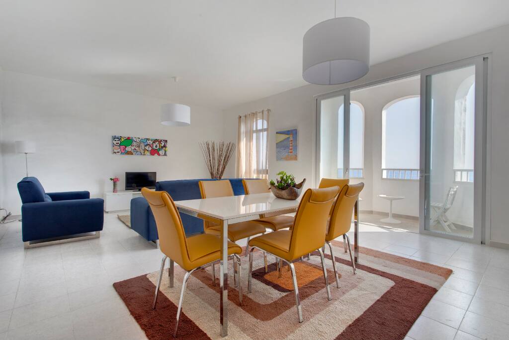 Huge and Bright Open Plan Living and Dining area