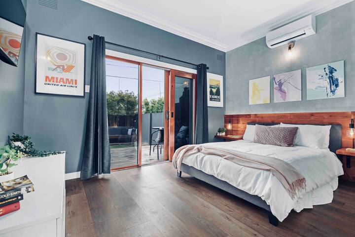 Private, modern and warm family home. gallery image 3