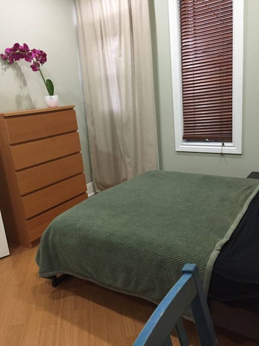 The Sunny Room (the new bed!)