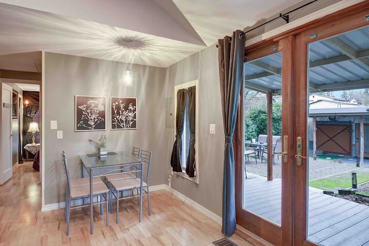 Beautiful Themed 1 or 2 bedroom Home with AC