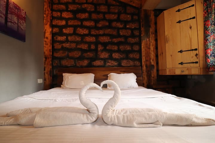 A 301 · Snug 3 Bedroom Suite with Breakfast