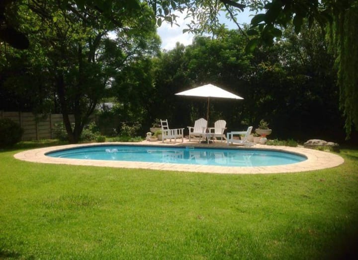 Secure Charming Selfcontained Garden Cottage Houses for Rent in