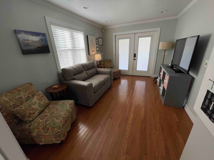 Comfy 2 Bed 2 Bath Home In Great Location - Pensacola, FL