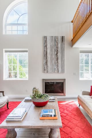 Superb Location Sunny Trails/Views Minutes from SF