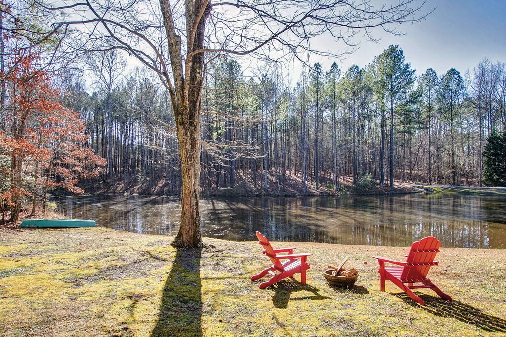 Stunning Private View of the Pond