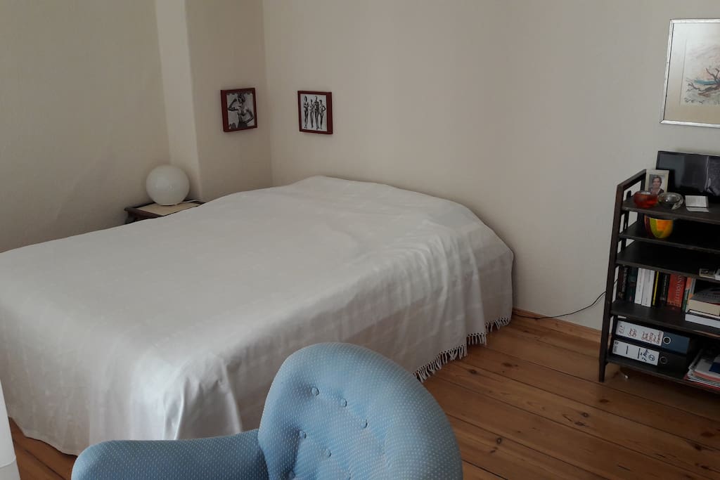 Wohn- und Schlafzimmer