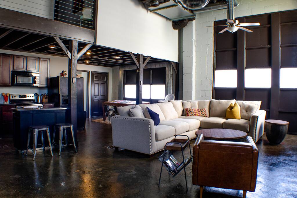 OPEN FLOOR PLAN