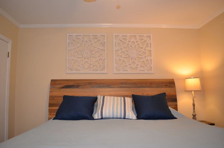 Kitanda aina ya King katika Master