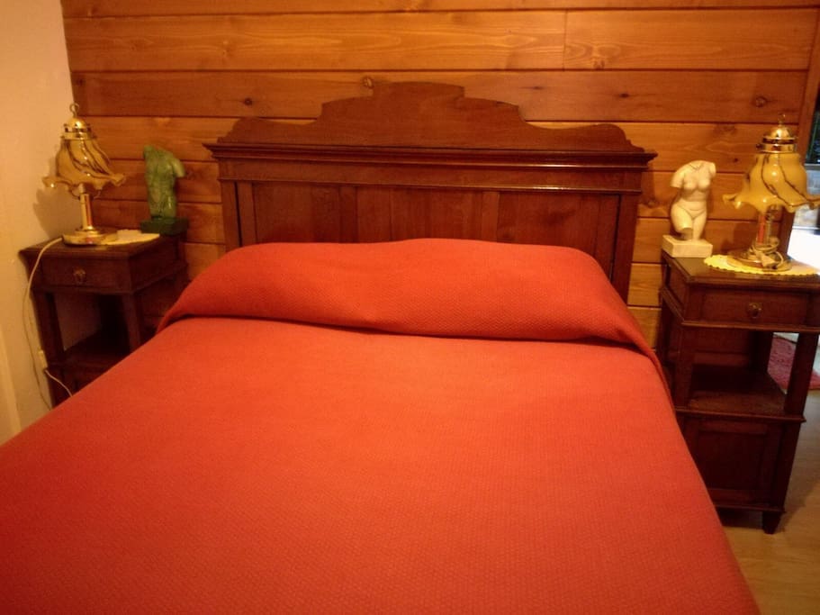 Double bed bedroom
