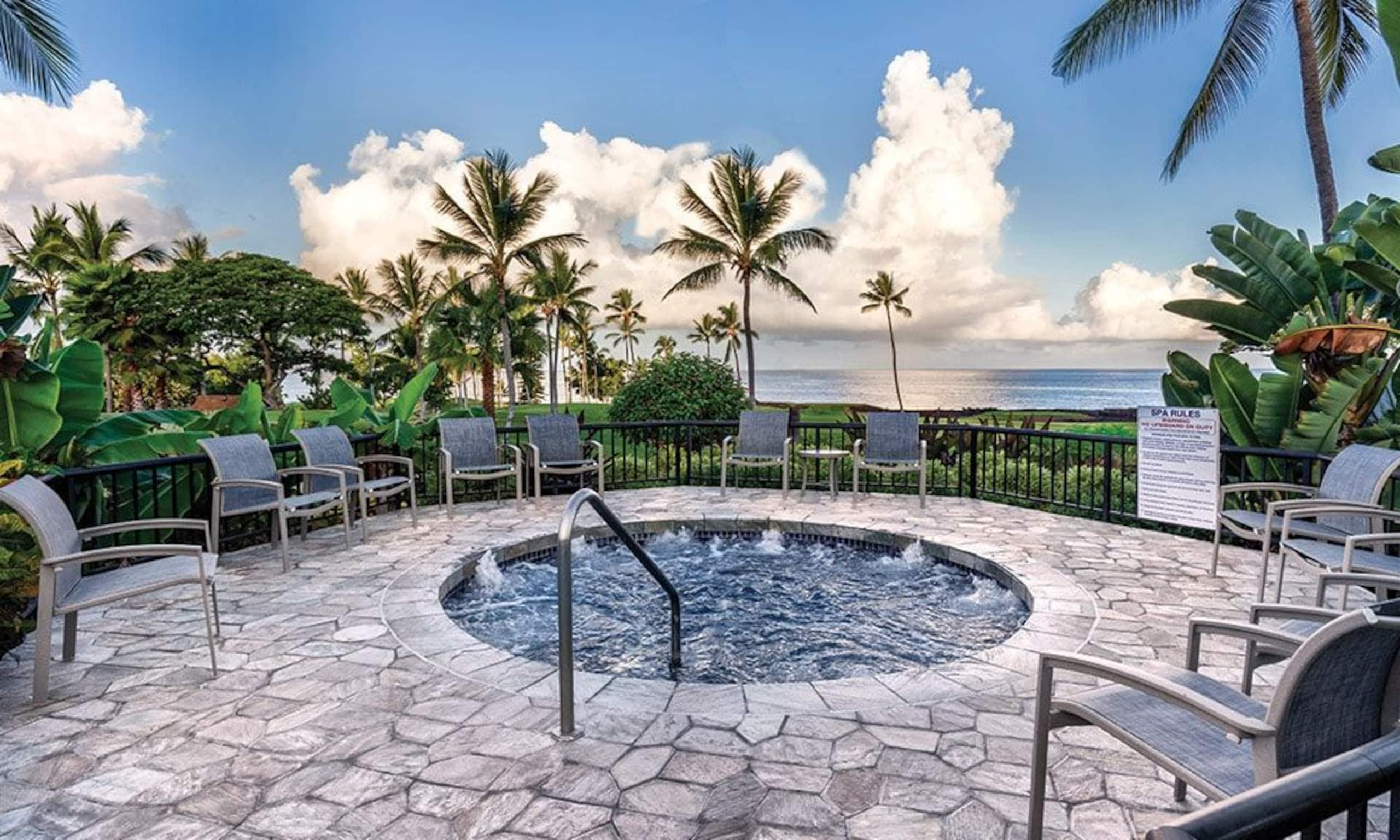 Condo in Kailua-Kona · ★4.5 · 2 bedrooms · 4 beds · 2 shared baths - Image 3