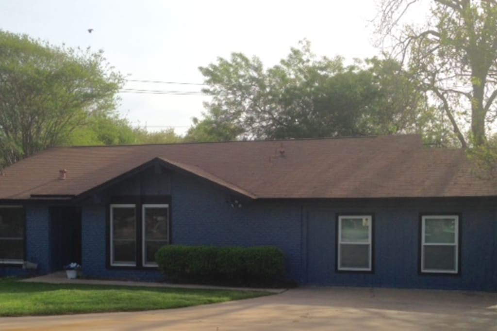 Front of house with "Quaint Nest" to the right.