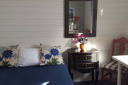 Quiet room with half bath in Tromsø