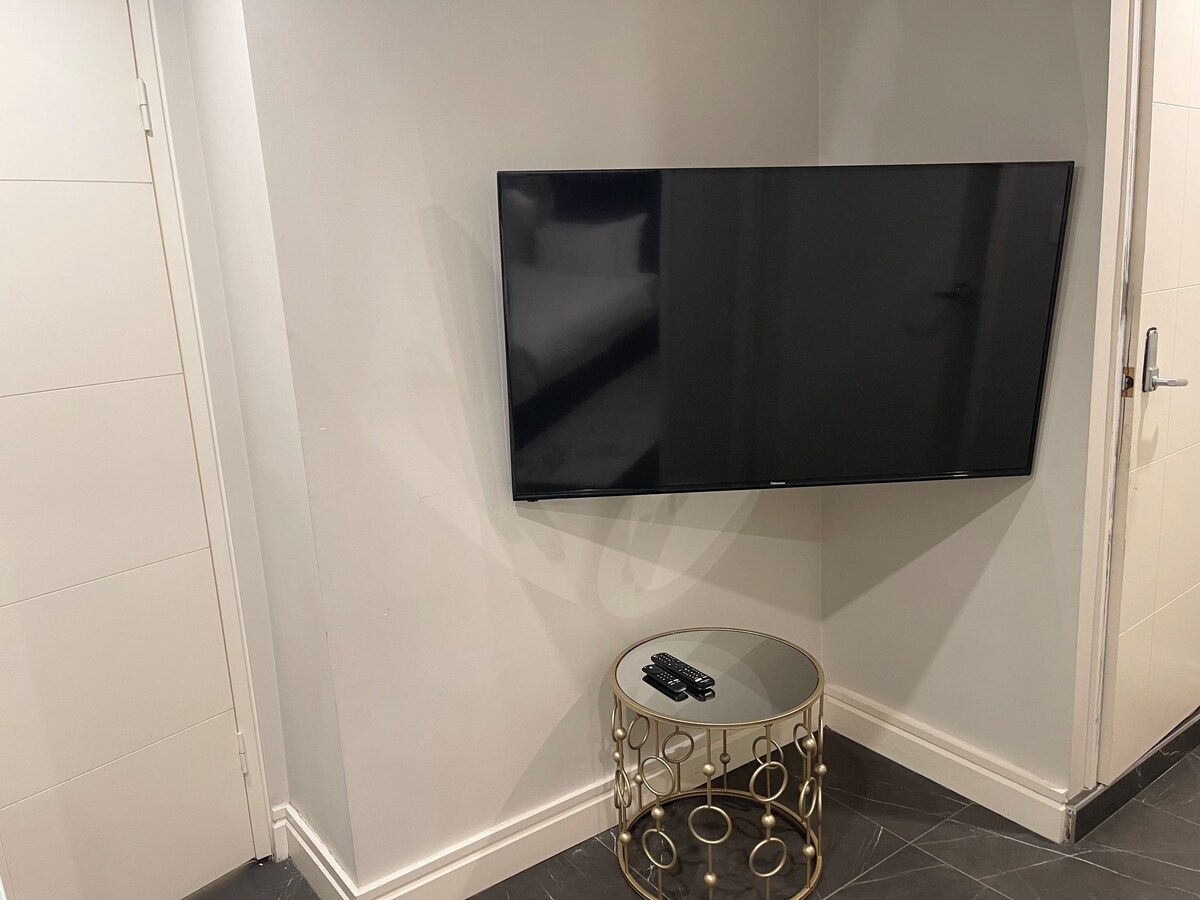 Top Airbnb: Private Cozy Basement Studio in Burwood