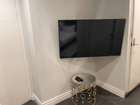 Top Airbnb: Private Cozy Basement Studio in Burwood