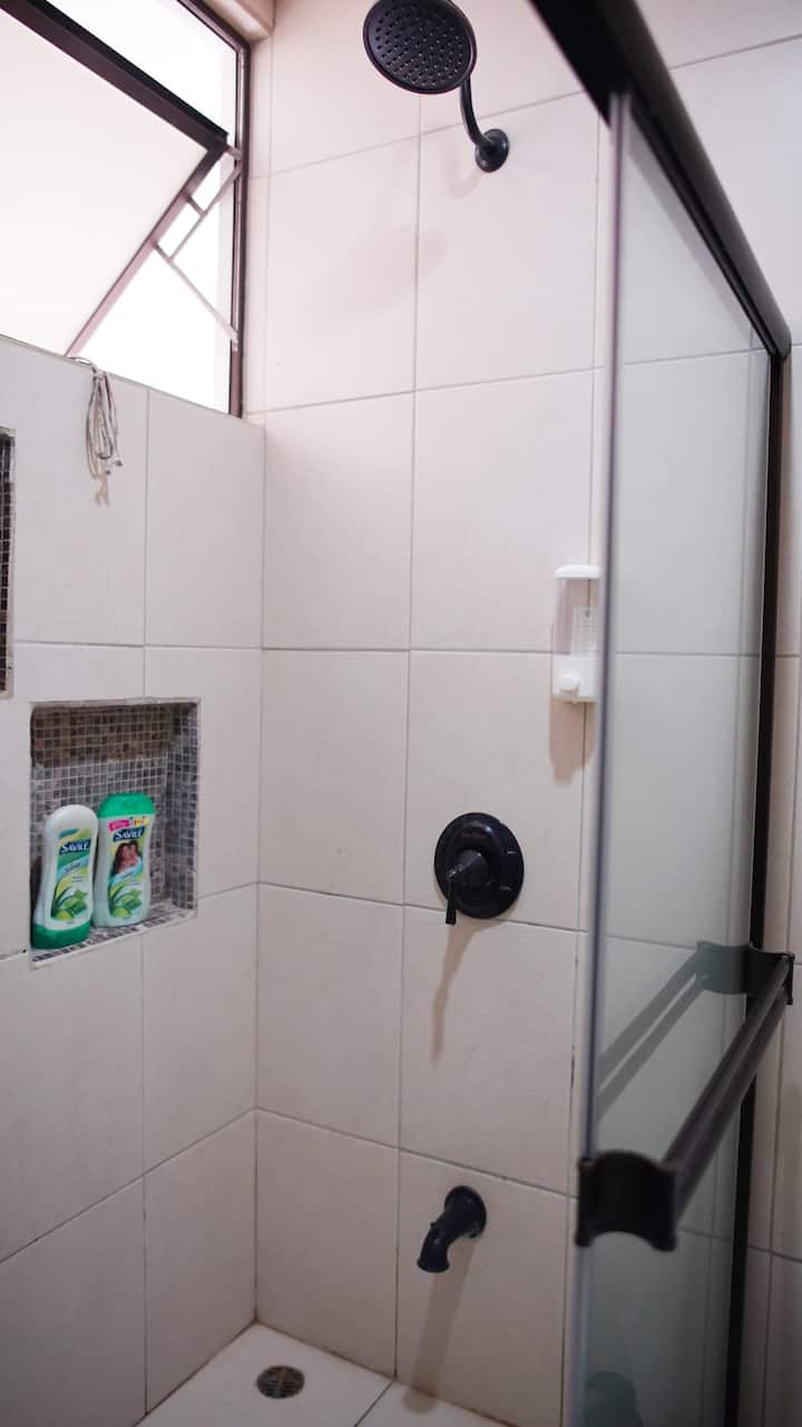 Баня с главна спалня