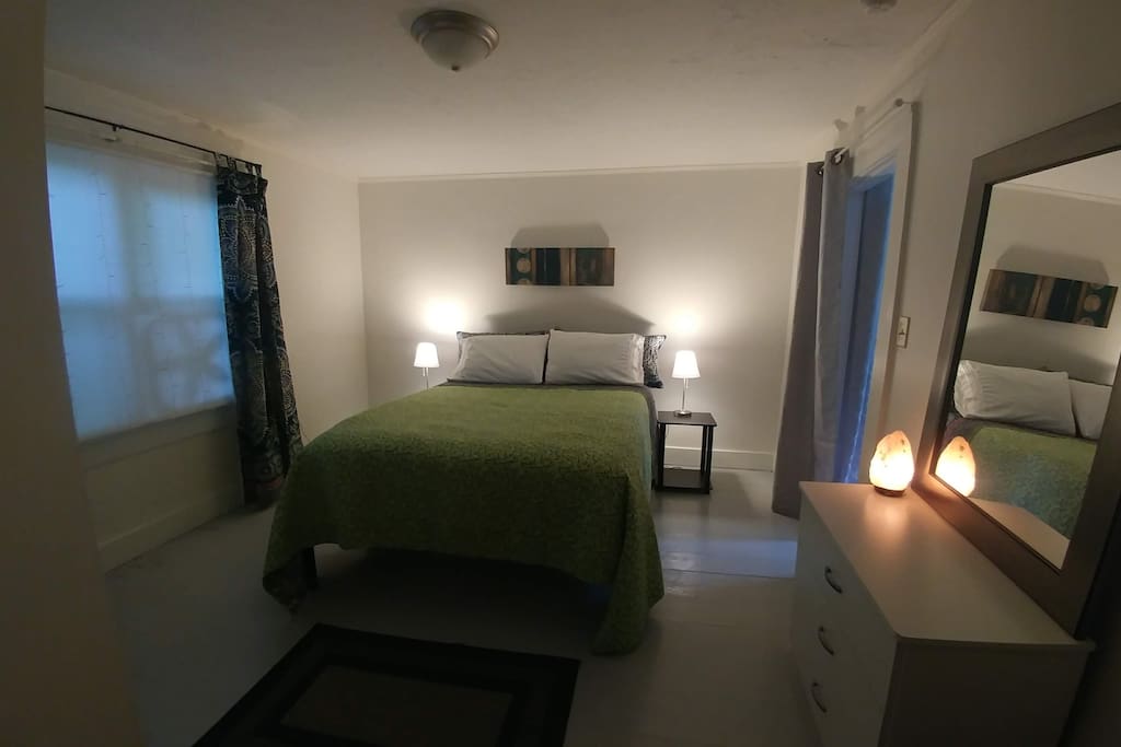 Bedroom (wide-angle)