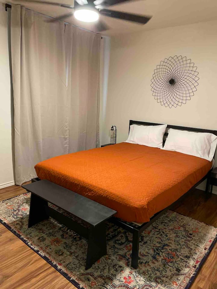 Spavaća soba za goste s bračnim krevetom (širine 150 