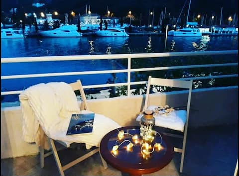 Popular Airbnb listing: Lovely Seaside Apartment with Free Parking in Komolac