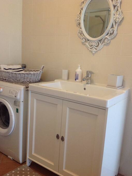bagno con lavatrice