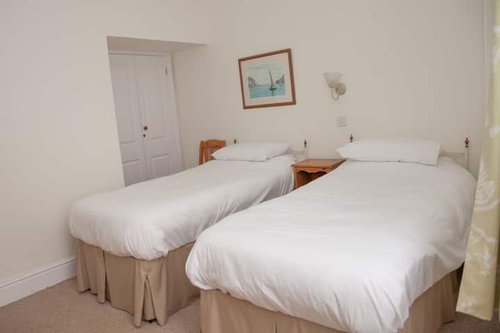 חדר שינה 2 (מיטות זוגיות)