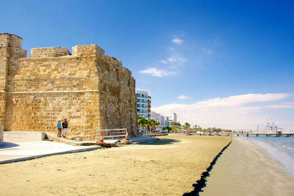 Walking distance to McKenzie beach and Finikoudes beach