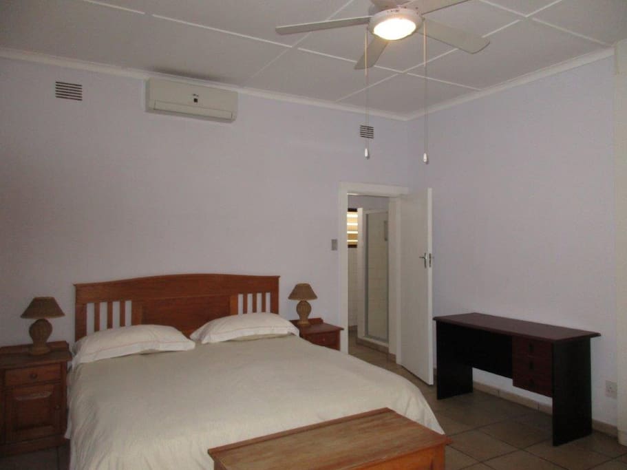 Oak Room. En-suite. Air-con.