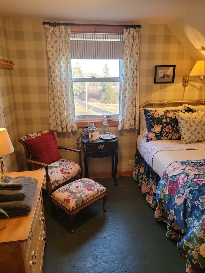 From Away Farm Double Bed & Breakfast Houses for Rent in D'Escousse