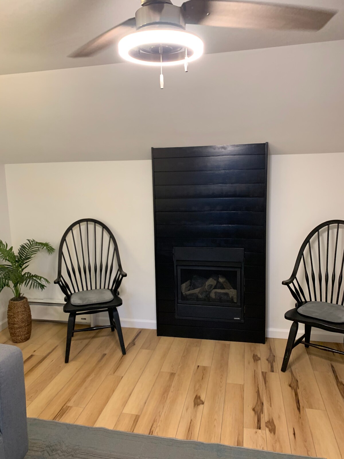 เตาผิงแบบแก๊สในห้องนั่งเล่น