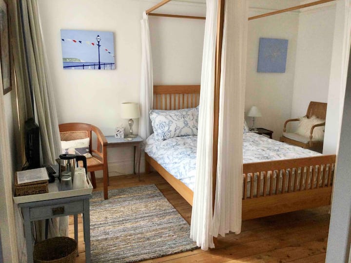 Boutique 4 Poster Room • Walk To Sea -Room Only - Swanage
