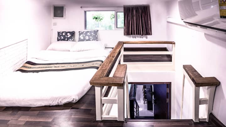 غرفة النوم رقم3 (طابقان في الداخل) - سرير بحجم كبير في الطابق العلوي