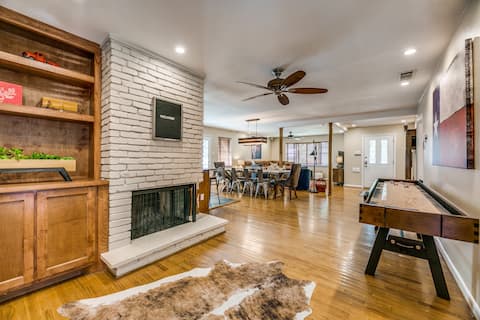 Popular Airbnb listing: Ultimate Texas Experience With Heated Pool & Spa in Buckner Terrace