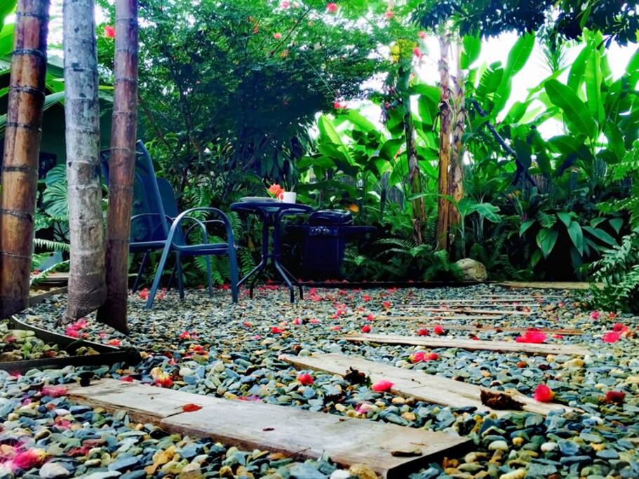 Completely private garden... enjoy a lazy tropical breakfast.