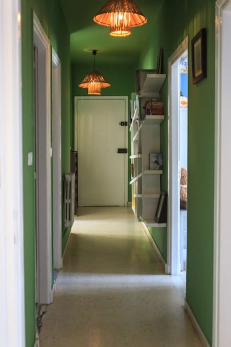 Quand je n’ai plus de bleu, je mets du vert : Le couloir, El corredor