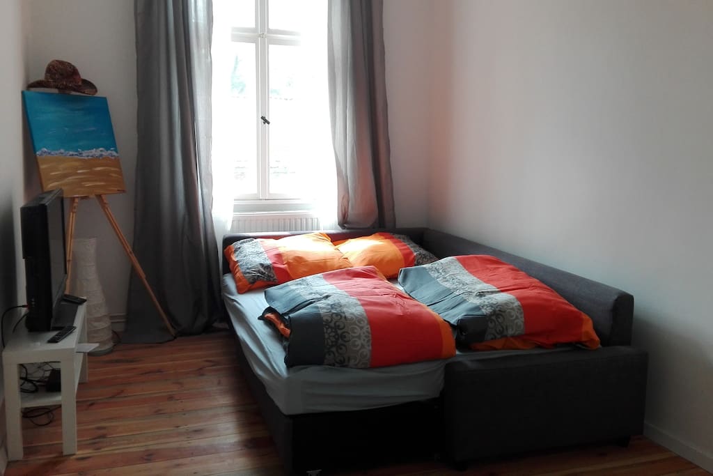 Doppelbett im Durchgangszimmer