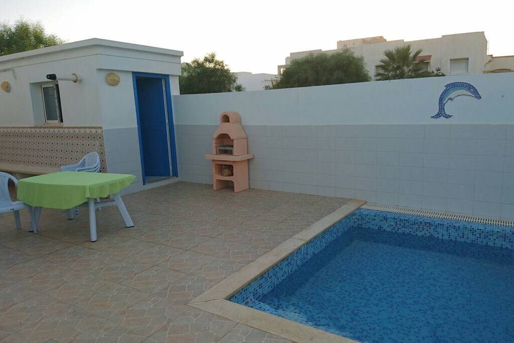 Barbecue et douche externe