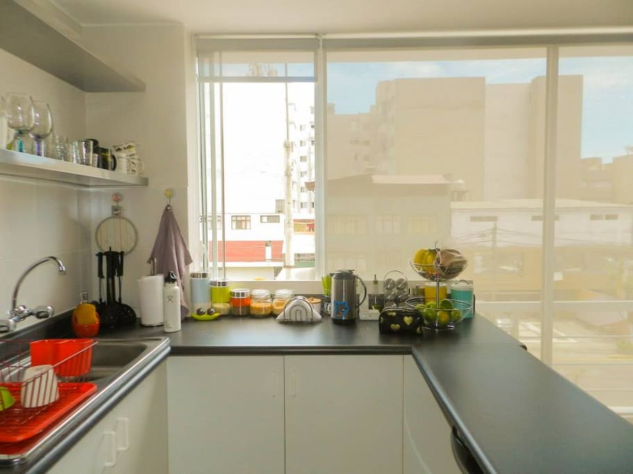 Nice separator table between kitchen area and living room