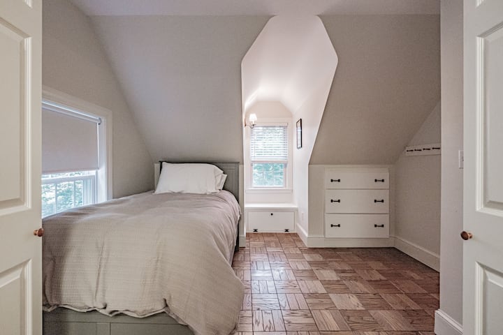 Additional sleeping area off the master suite.