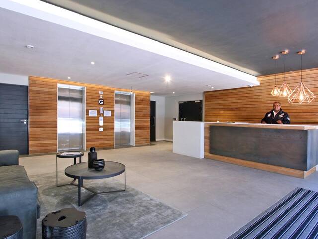 Family Apartment In Docklands with Mountain views gallery image 4