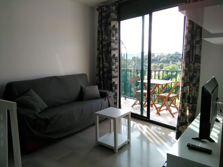Salón-comedor independiente, con bonitas vistas