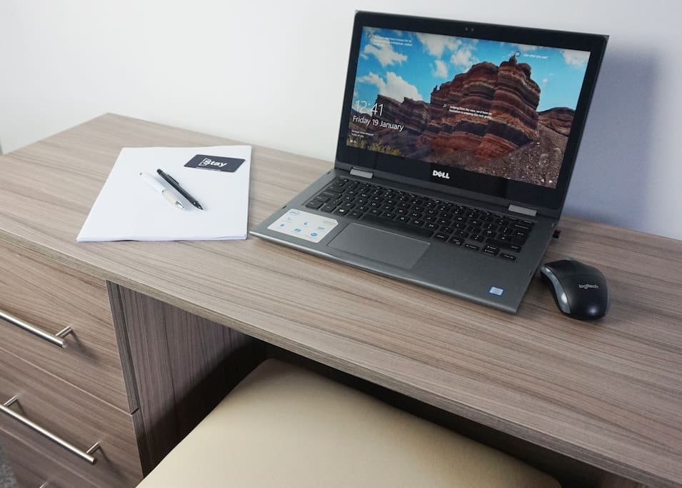 C Alderley Apartment Work Desk