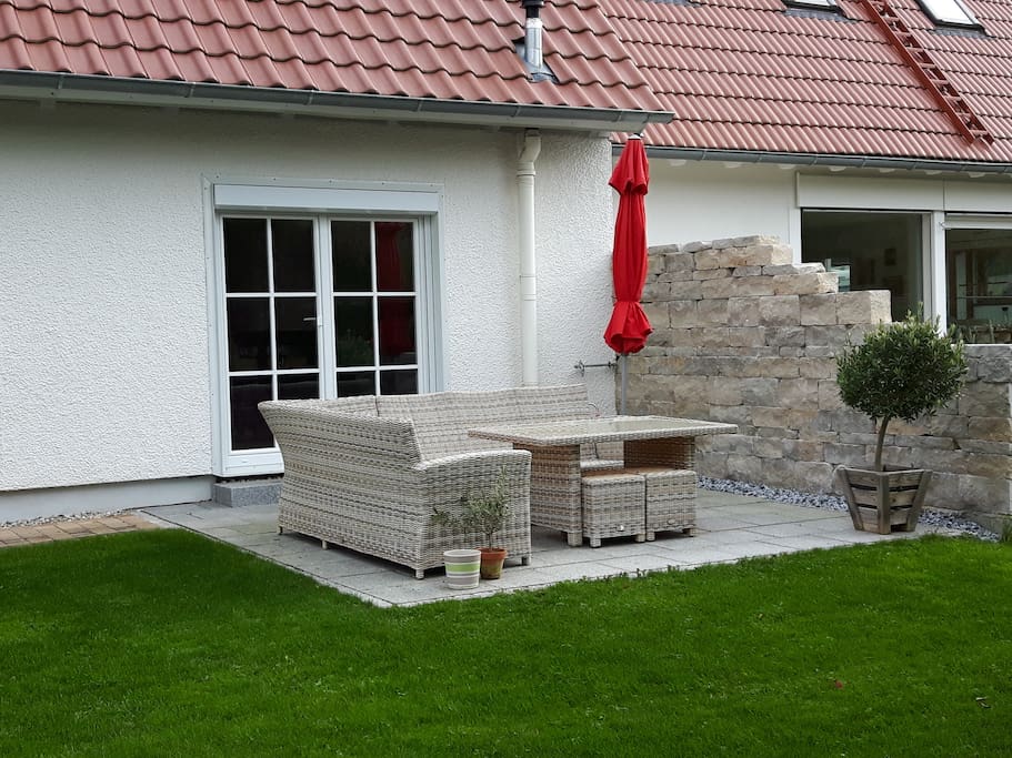 Terrasse hinterm Haus
